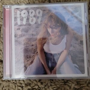1989 Taylor's Version Deluxe CD with Polaroids